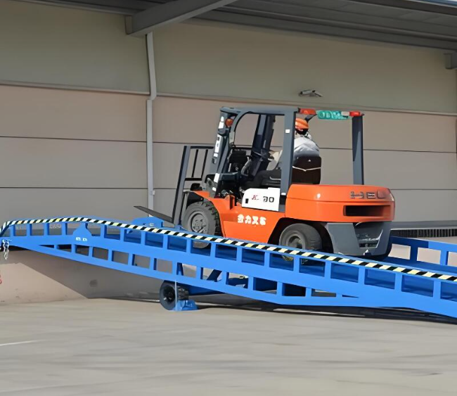 昂昂溪移动式卸货平台（叉车用）